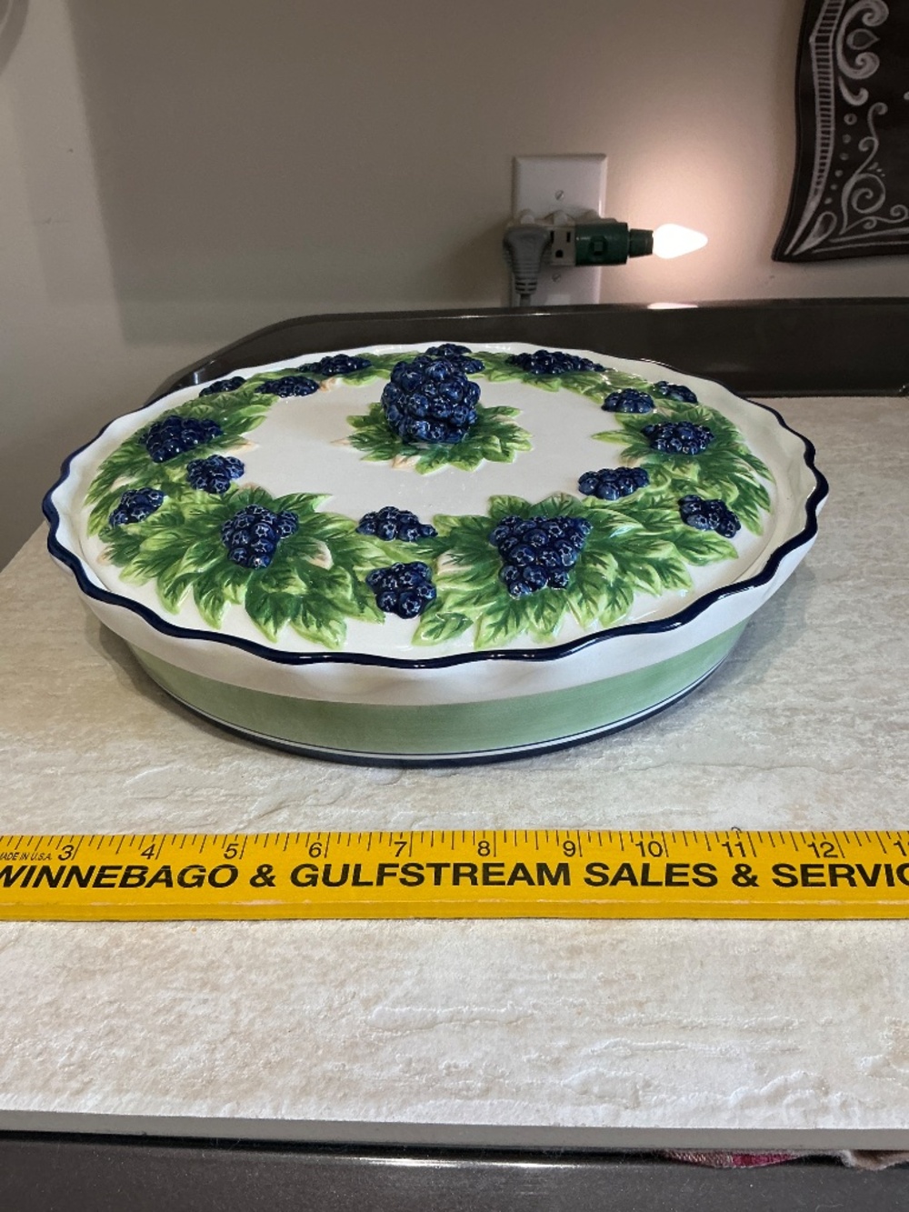 Vintage Style Eyes pie dish with Lid - Picture 2 of 9